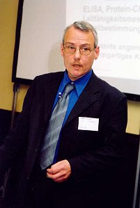 Der Geschäftsführer bei der Präsentation des RKI-Konzeptes, 2002